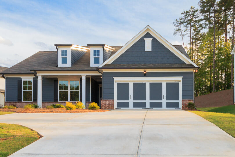 roofing fruitland park-blue sided house with gray shingled roof