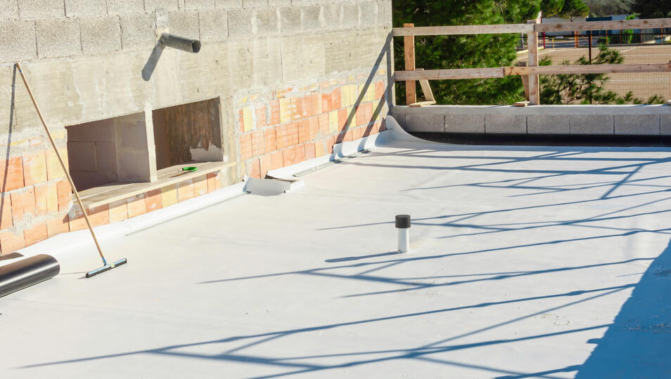 single ply membrane roof-close up image of commercial flat roof