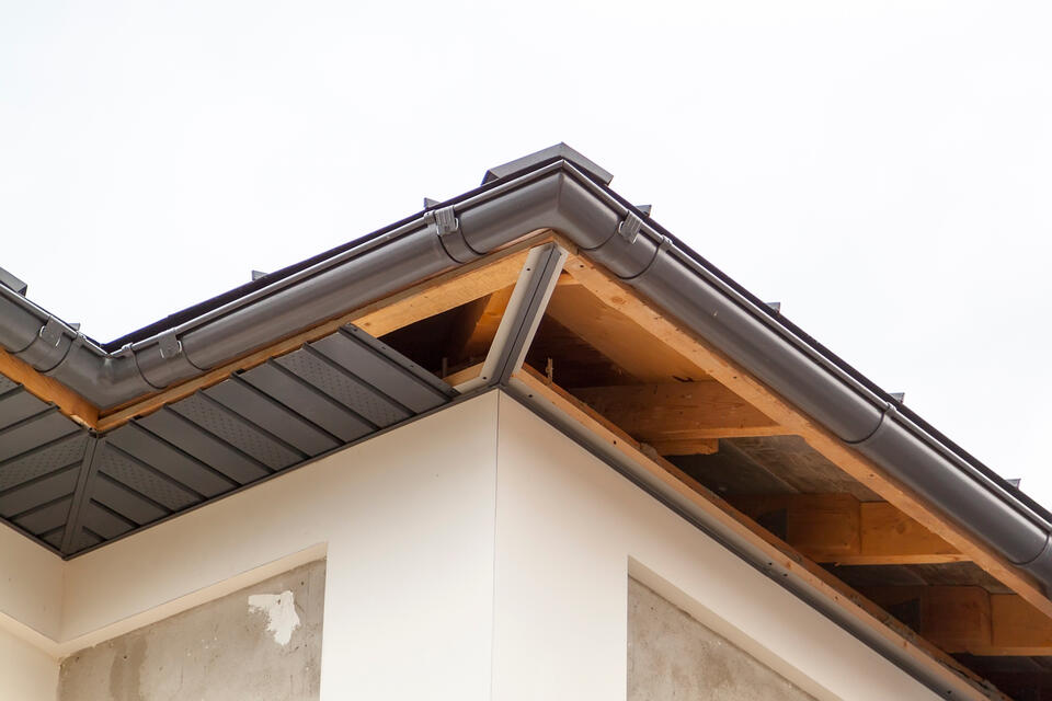 roof overhang-soffits being installed on a roof overhang